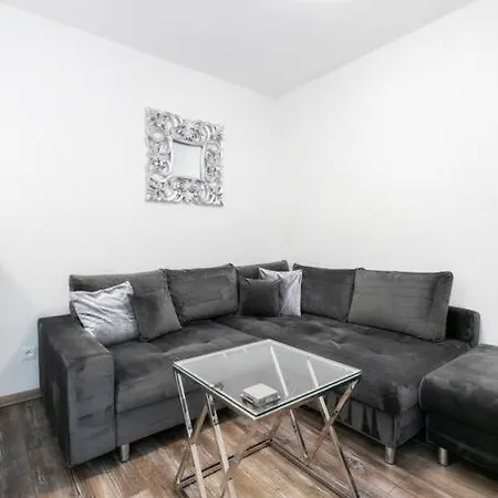 Apartment Alure Residences 1 & 24h Self Check-in, Free Parking In Front Of The Building, New Building, Terrace, Cafe With Breakfast In The Building, Next To The Aqua Park *