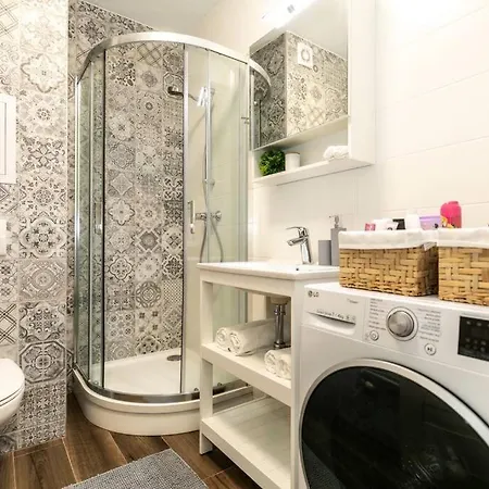 Apartment Alure Residences 1 & 24h Self Check-in, Free Parking In Front Of The Building, New Building, Terrace, Cafe With Breakfast In The Building, Next To The Aqua Park Banska Bystrica