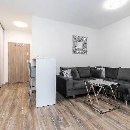 Alure Residences 1 & 24h Self Check-in, Free Parking In Front Of The Building, New Building, Terrace, Cafe With Breakfast In The Building, Next To The Aqua Park Banska Bystrica