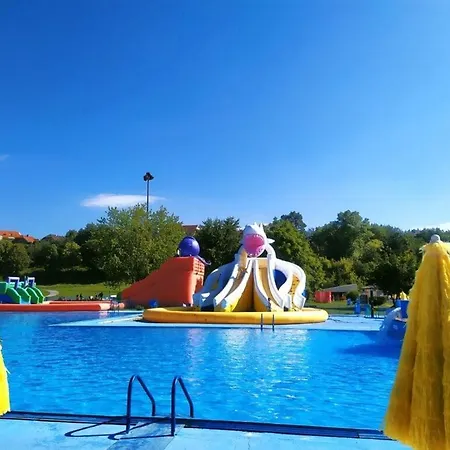 Alure Residences 1 & 24h Self Check-in, Free Parking In Front Of The Building, New Building, Terrace, Cafe With Breakfast In The Building, Next To The Aqua Park Banska Bystrica